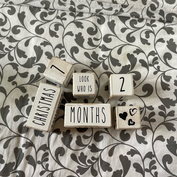 Baby Monthly Milestone Blocks Rae Dun - Picture 2 of 4